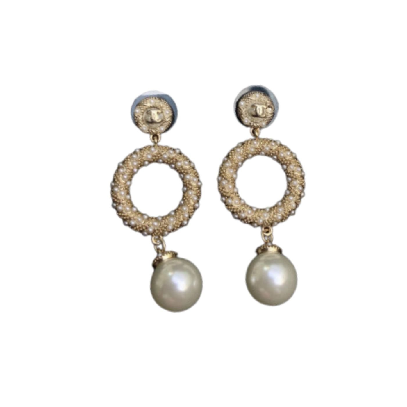 Dangling-White-Pearl-And-Circle-Earrings-Gold-Tone-1.jpg Dangling White Pearl And Circle Earrings Gold Tone 1
