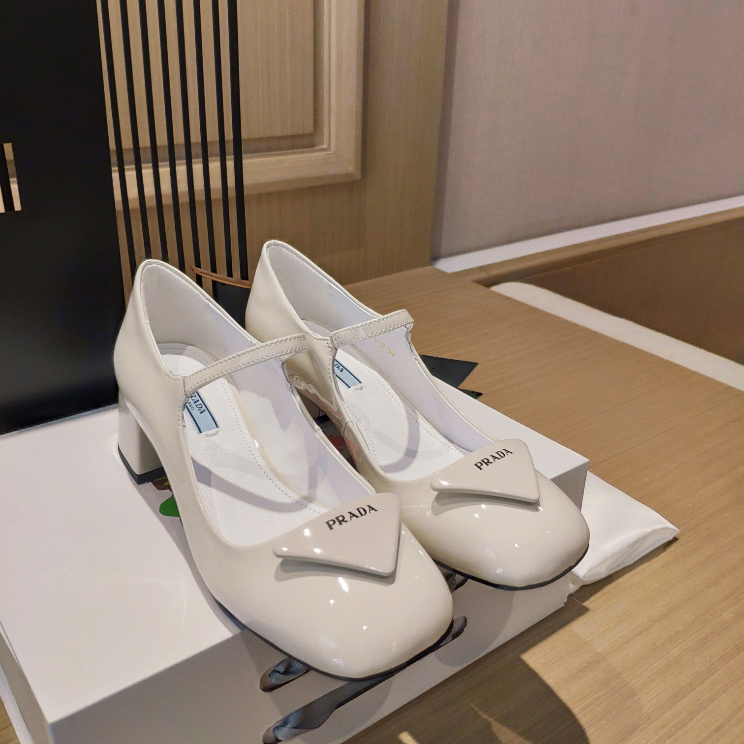 f1966063.jpg f1966063