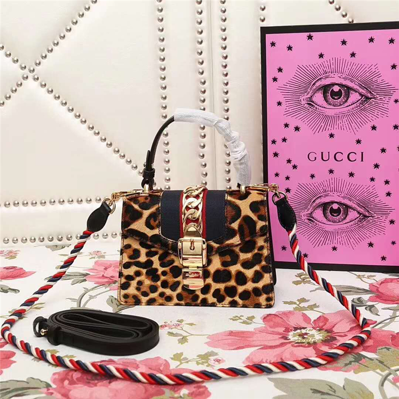 33979_P_1513703465052.jpg 33979 P 1513703465052