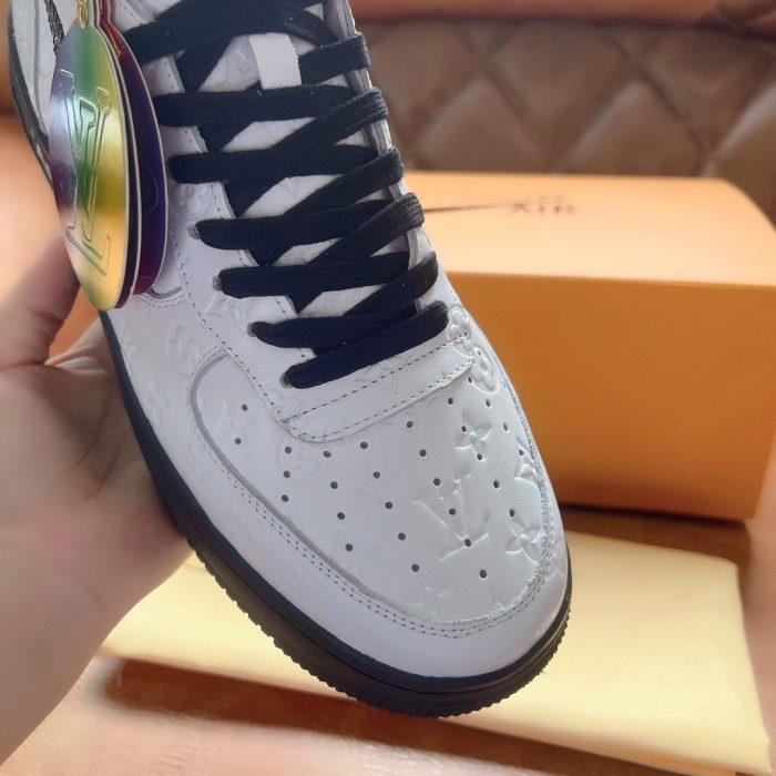 高仿Louis Vuitton 和 Virgil Abloh 设计的 Nike Air Force 1 男式白/黑鞋，男鞋