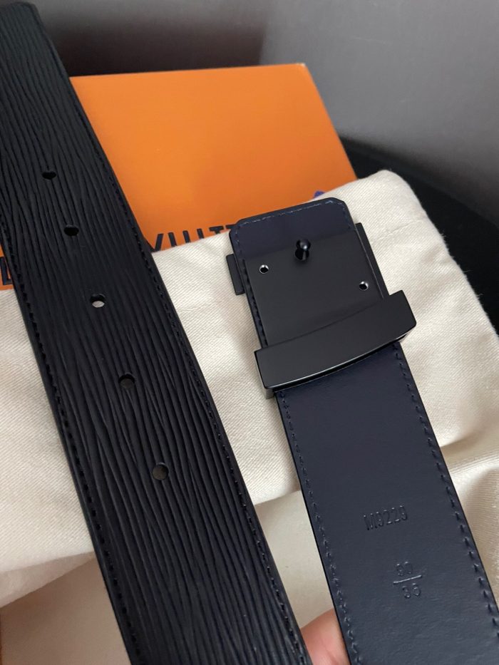 Louis Vuitton LV Initiales Epi 黑色，LV 女士皮带 M9229S