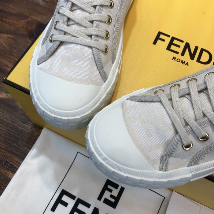 Fendi 女式多米诺骨牌织物运动鞋灰色