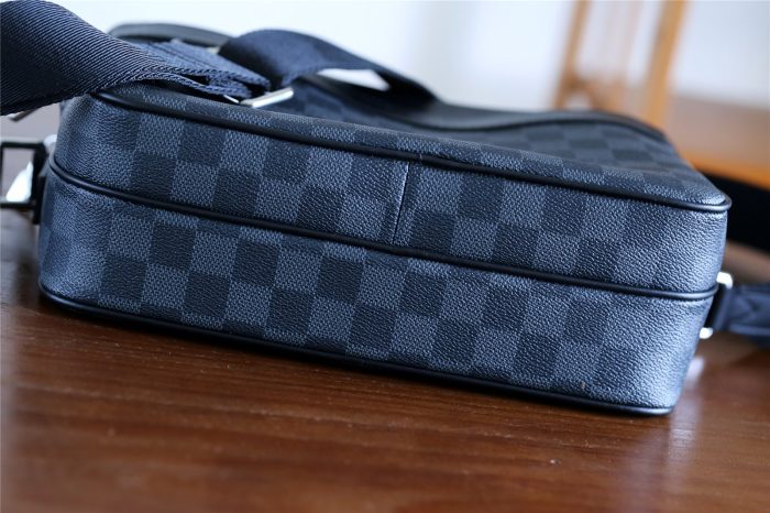 路易威登 Trocadero Messenger NM PM Damier Graphite 男士包袋、单肩包和斜挎包 11.4 英寸/29 厘米 LV