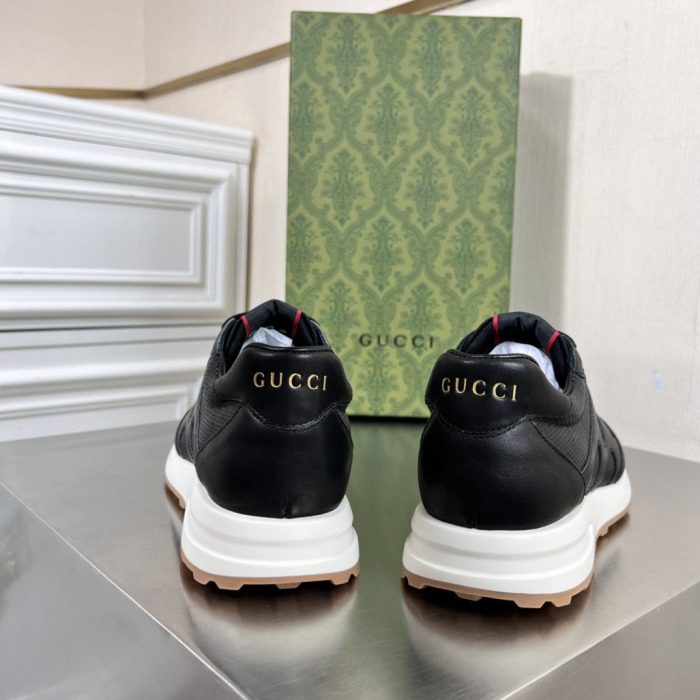 Gucci 男士黑色运动鞋 675840