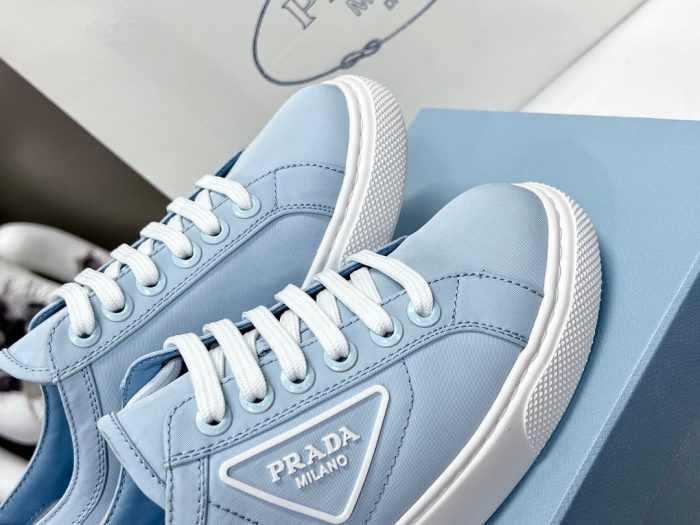 Prada 女式 Macro 再生尼龙拉绒运动鞋蓝色 1.2 英寸/30 毫米 PRD