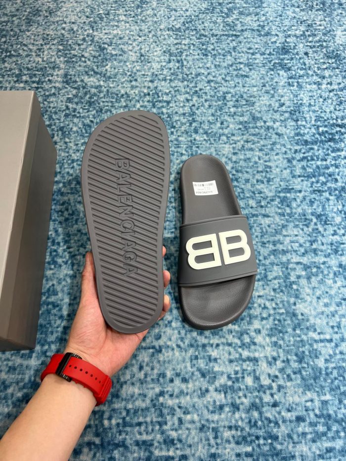 Balenciaga 男士泳池拖鞋灰色