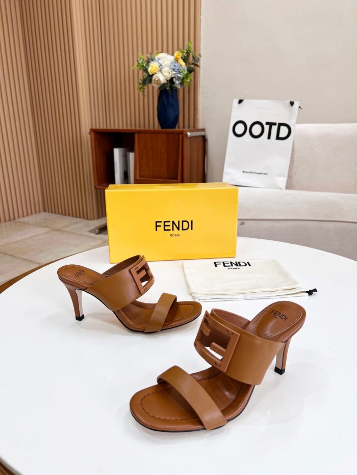 Fendi 女式长方形棕色高跟鞋