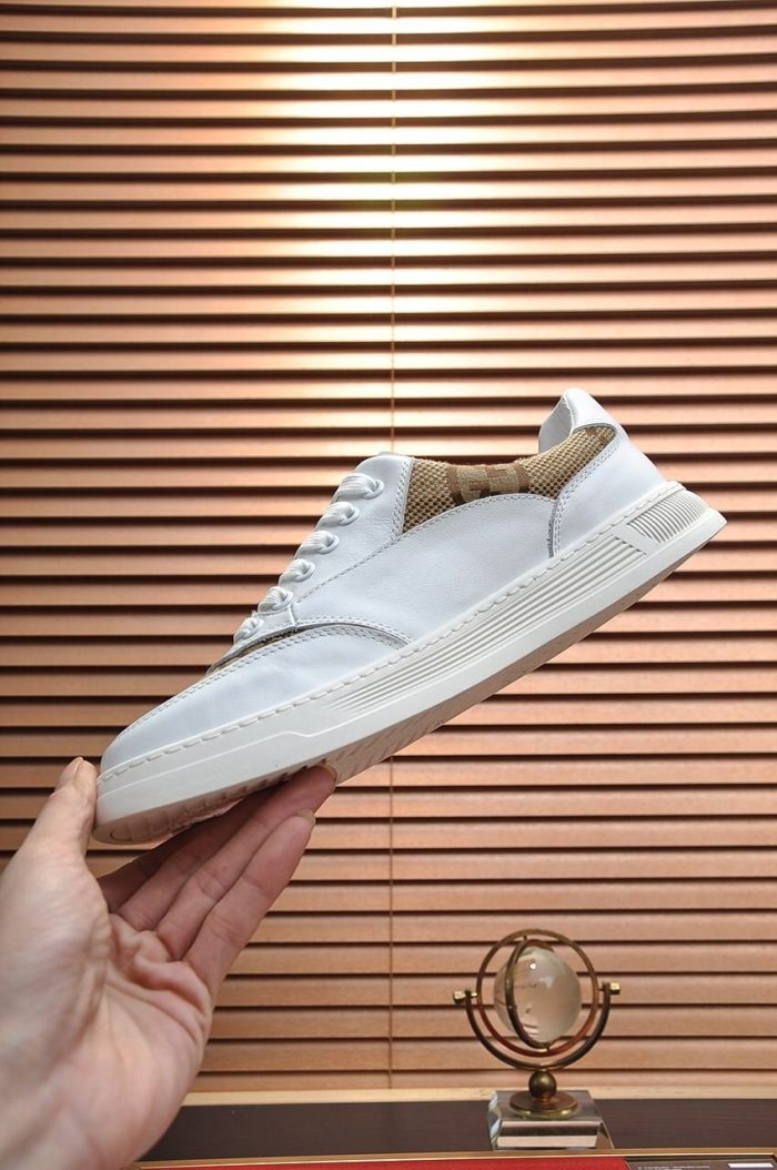 Gucci 男士 GG 运动鞋搭配 Cedakhan 白色男士