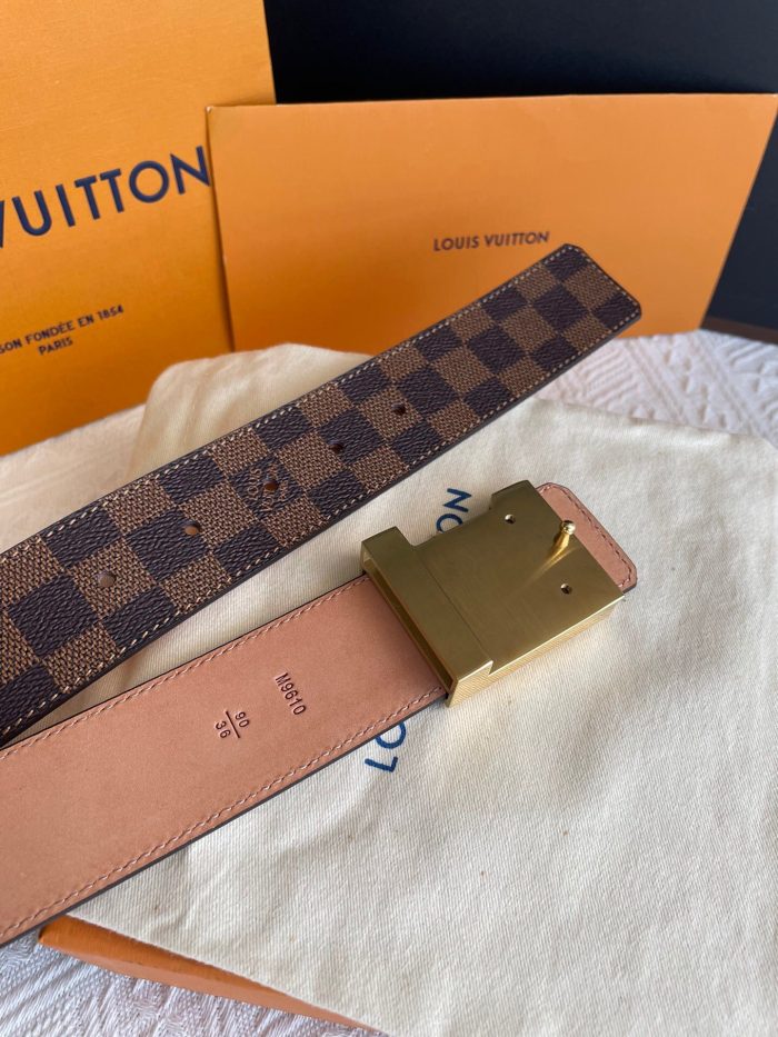 Louis Vuitton Twist 标志性首字母 LV 腰带 Damier Infini 帆布棕色金色饰面 LV 女士腰带