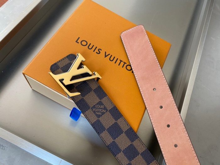 高仿Louis Vuitton 首字母双面 LV 腰带配 Damier Ebene 帆布金色五金配件 LV 女士腰带