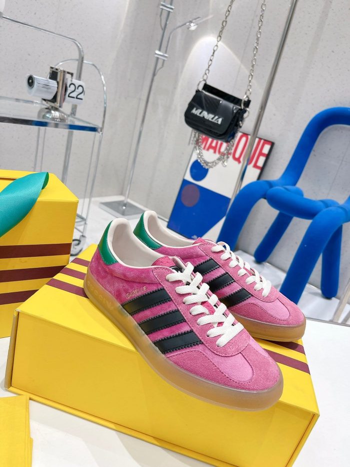 Gucci x Adidas 女式瞪羚运动鞋粉色 GG