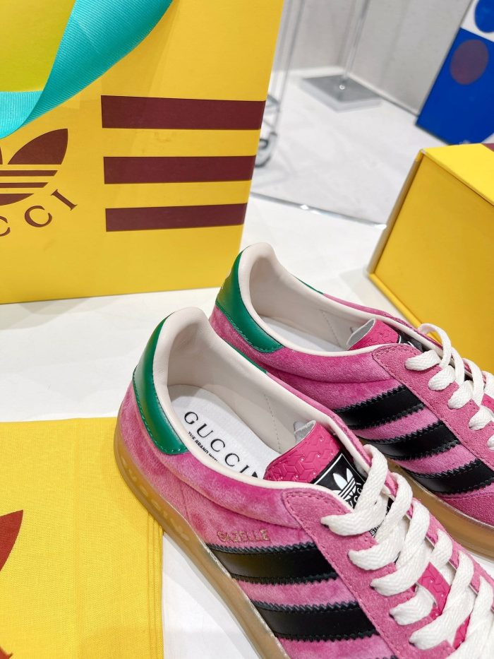 Gucci x Adidas 女式瞪羚运动鞋粉色 GG