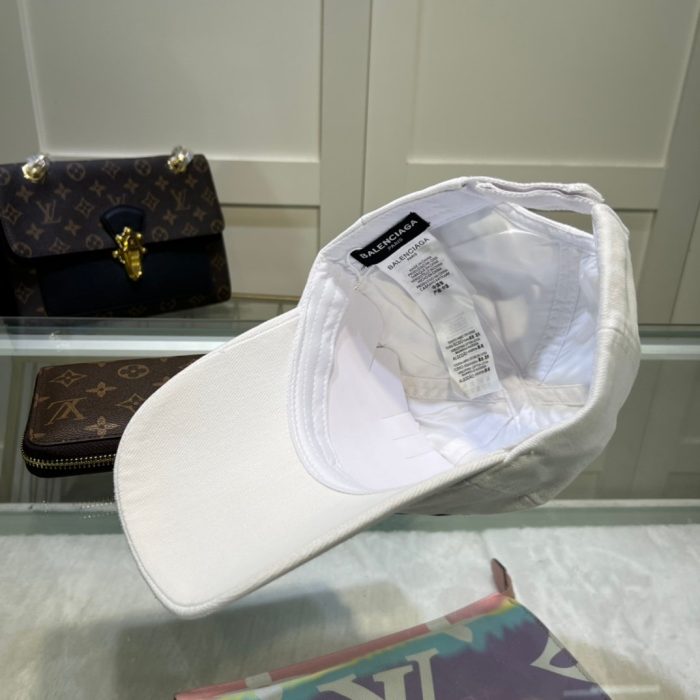 Balenciage 政治竞选活动取消 White Cap