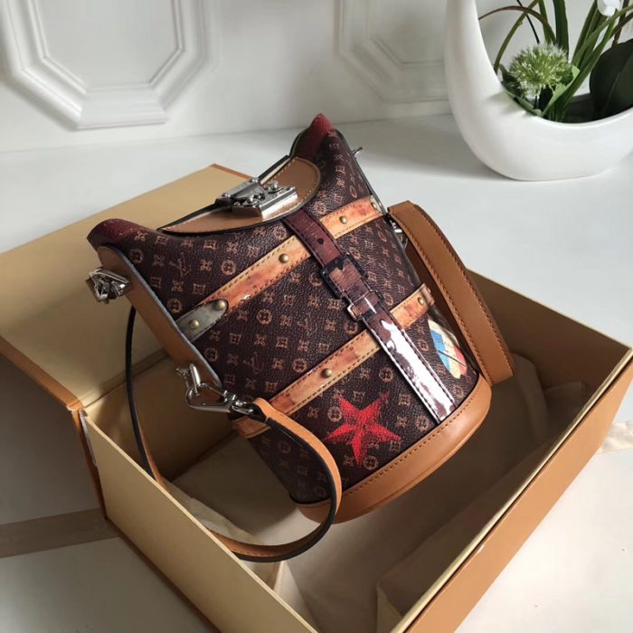 高仿LV2018秋冬系列女包 Monogram涂层帆布漆绘装饰