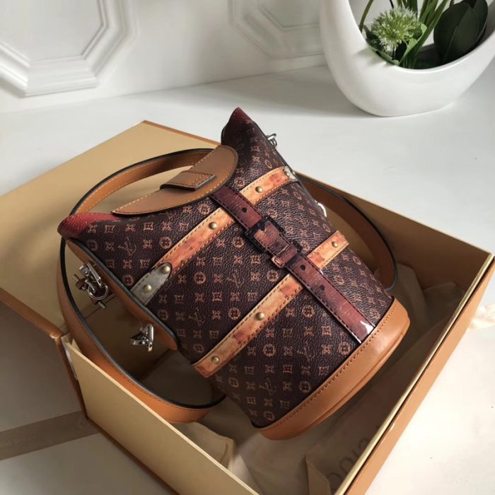 高仿LV2018秋冬系列女包 Monogram涂层帆布漆绘装饰