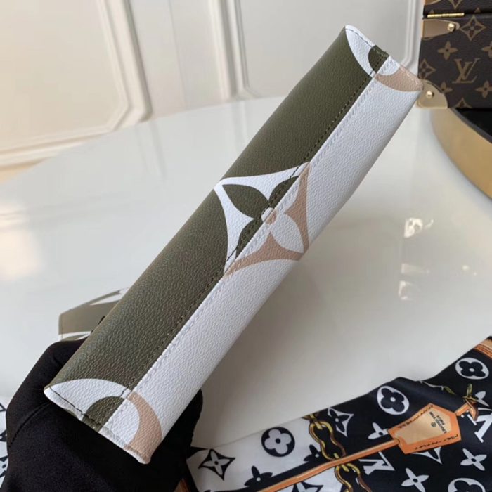高仿LV Toilet Pouch XL 盥洗袋 超大LV手包 卡其色