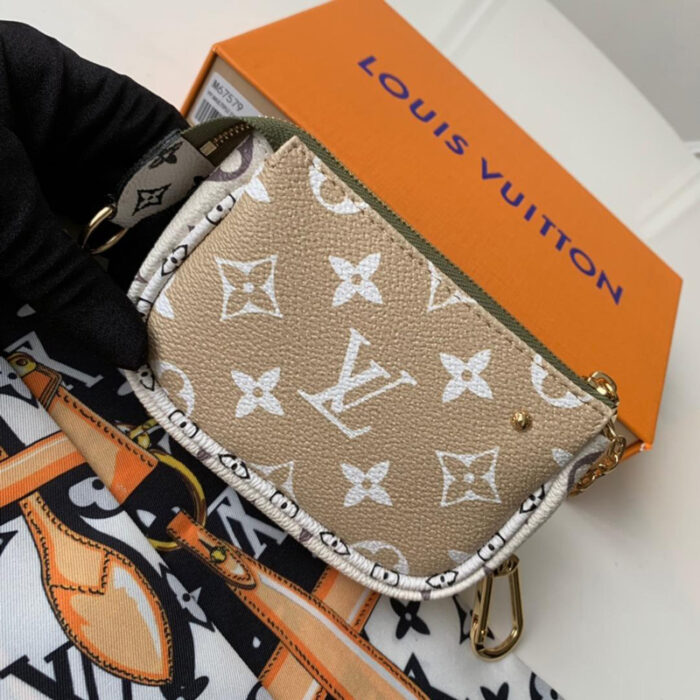 高仿LV POCHETTE ACCESSORIES 小手袋 卡其色