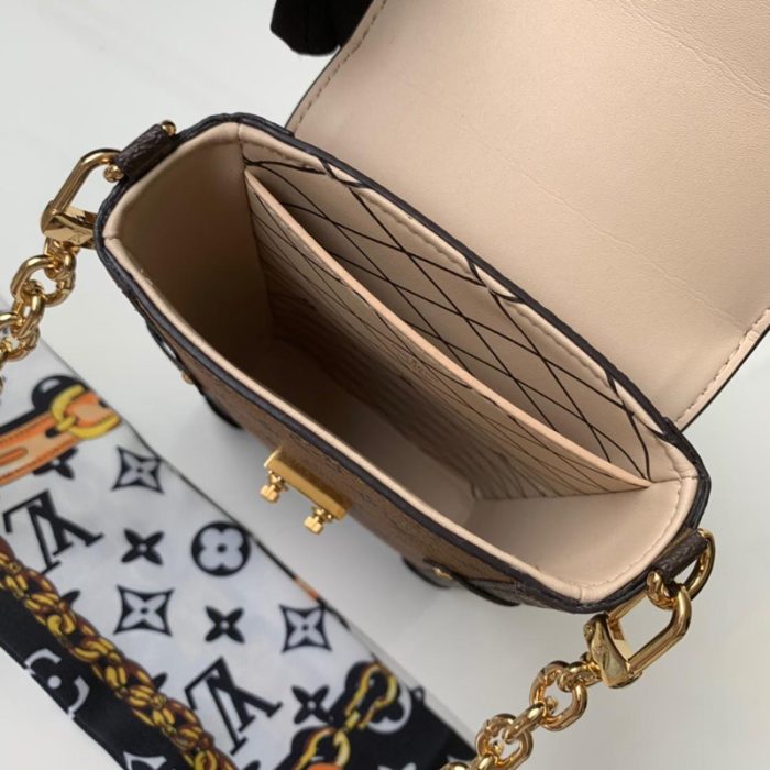 高仿LV TRUNK VERTICAL 链条包 Reverse涂层帆布 S形锁扣包