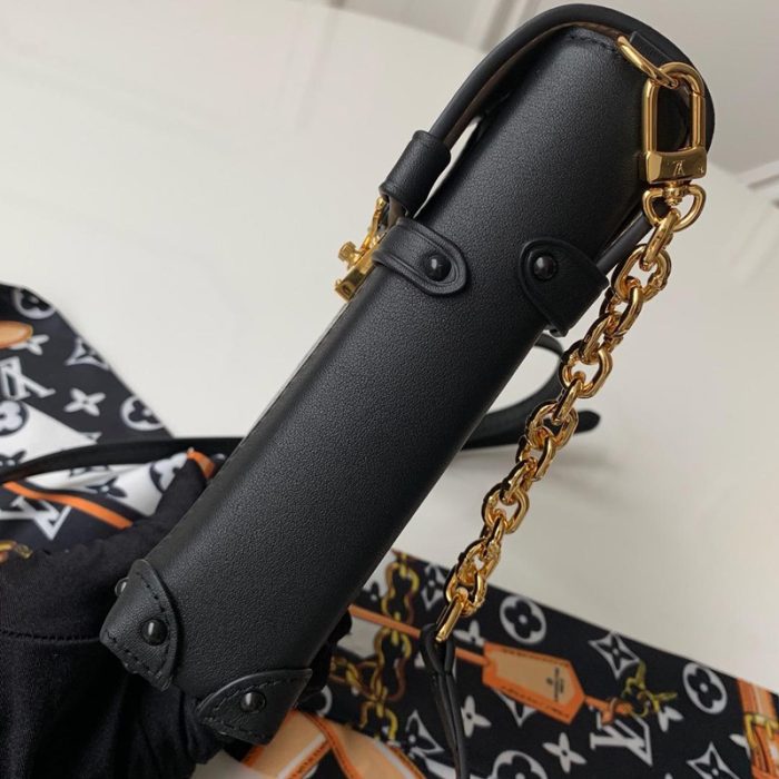 高仿LV TRUNK VERTICAL 链条包 Epi牛皮 S形锁扣包 黑色