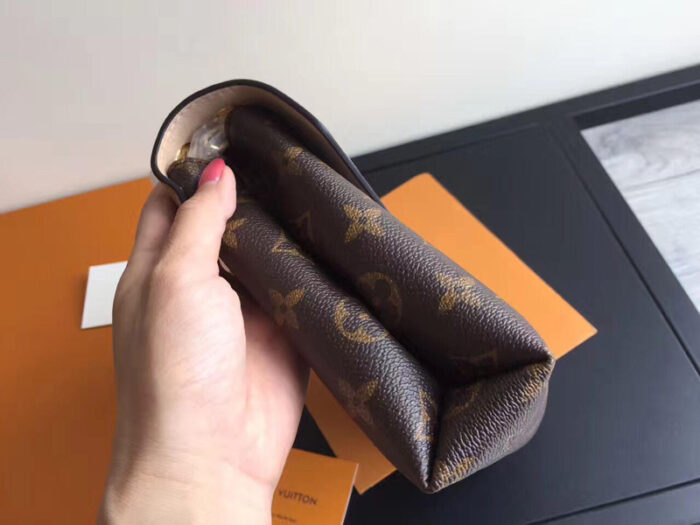 高仿LV链条包 裸粉
