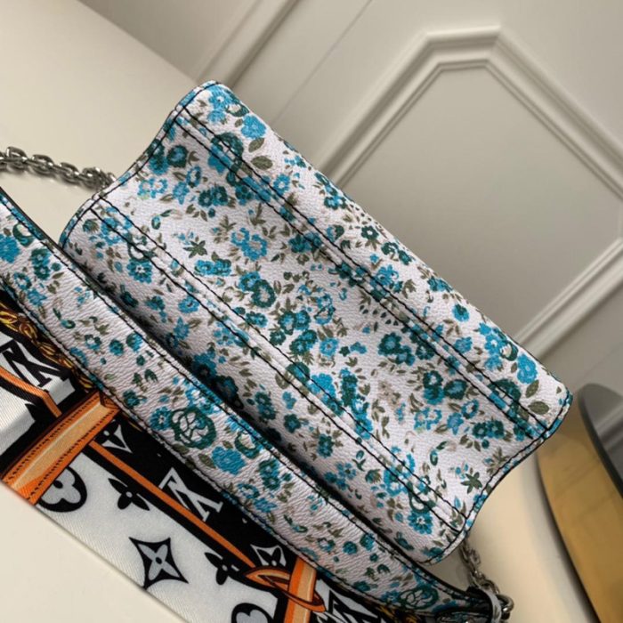 高仿LV TWIST 中号手袋 Nicolas Ghesquiere花卉女包 蓝色