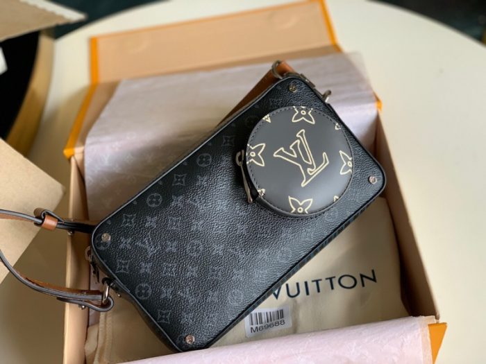 高仿LV VOLGA ON STRAP 手袋 2020秋冬系列Patchwork 拼贴相机包