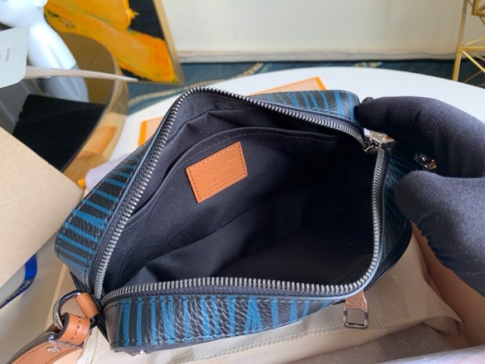 高仿LV VOLGA ON STRAP 手袋 2020秋冬系列Patchwork 拼贴相机包