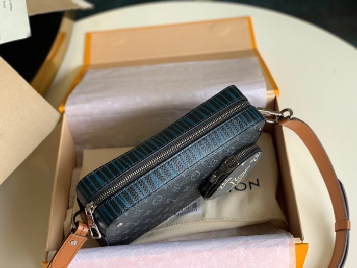 高仿LV VOLGA ON STRAP 手袋 2020秋冬系列Patchwork 拼贴相机包