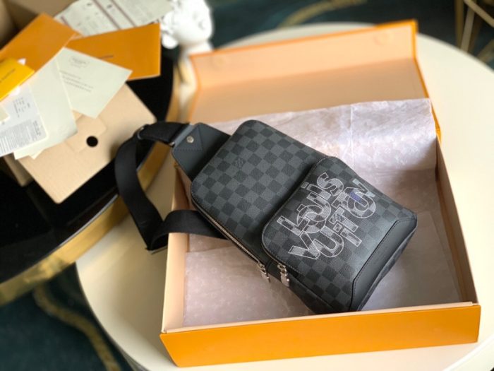 高仿LV Avenue 单肩包 2020新款灰色交织字母胸包
