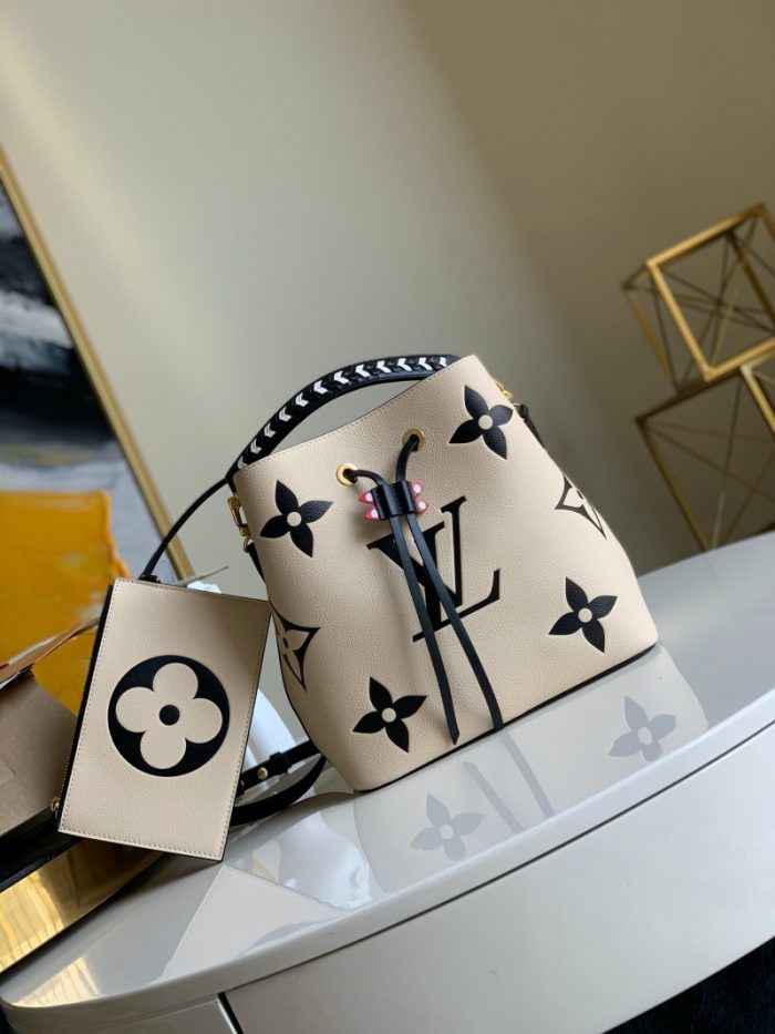 高仿LV CRAFTY NEONEO 中号手袋 超大 印花水桶包 奶白色