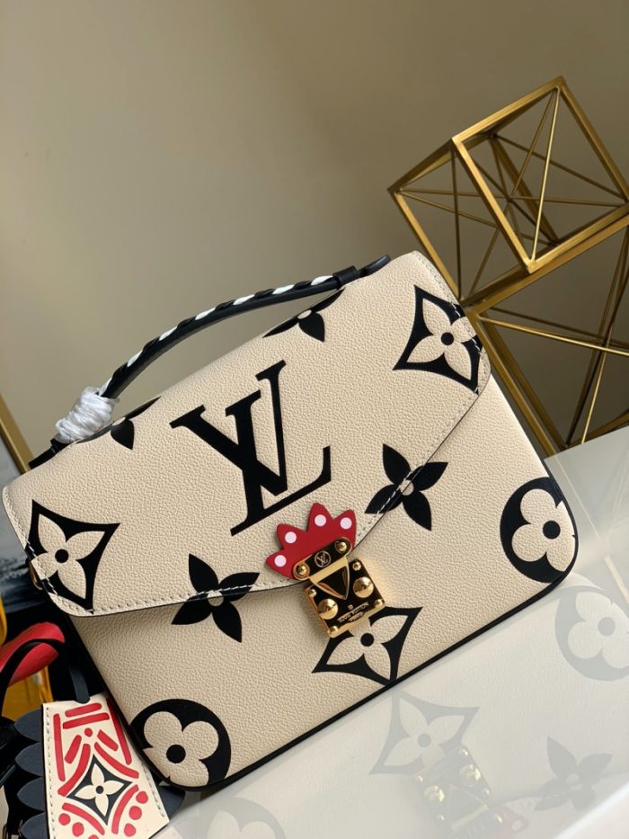 高仿LV CRAFTY POCHETTE 手袋 压纹粒面牛皮邮差包 奶白色