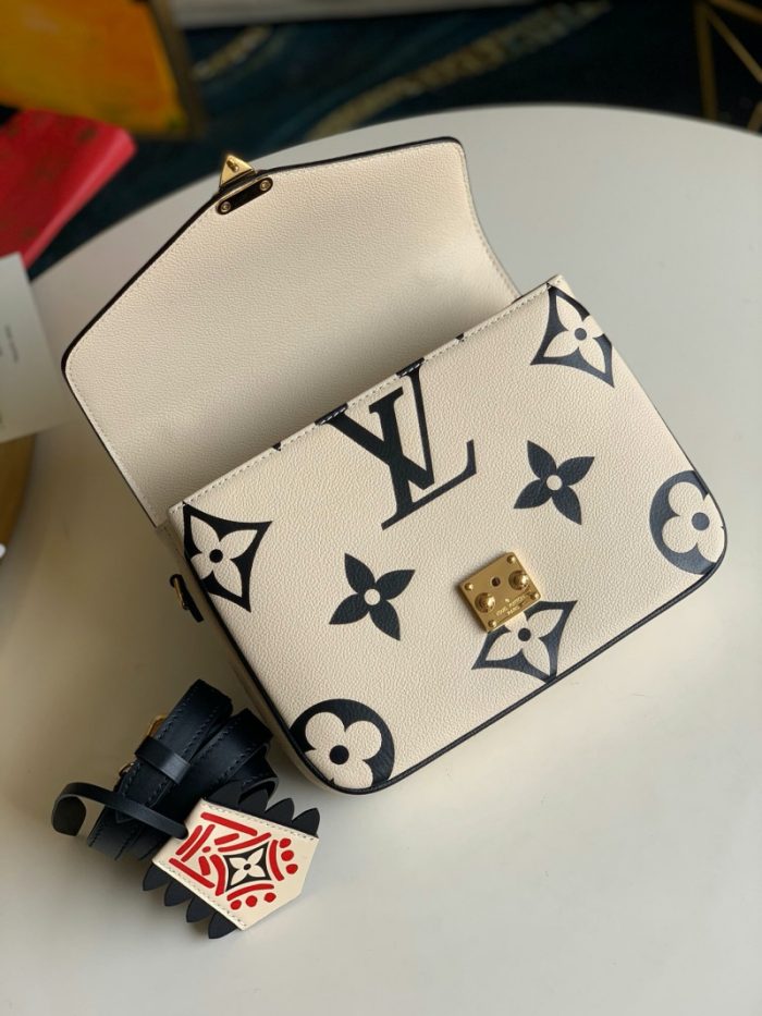 高仿LV CRAFTY POCHETTE 手袋 压纹粒面牛皮邮差包 奶白色