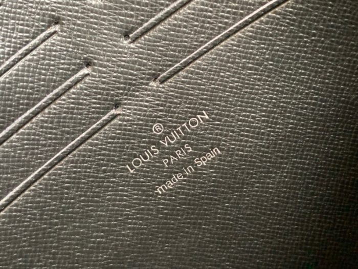 高仿LV POCHETTE VOYAGE 中号手袋 DaGraphite黑格手包 LV手包
