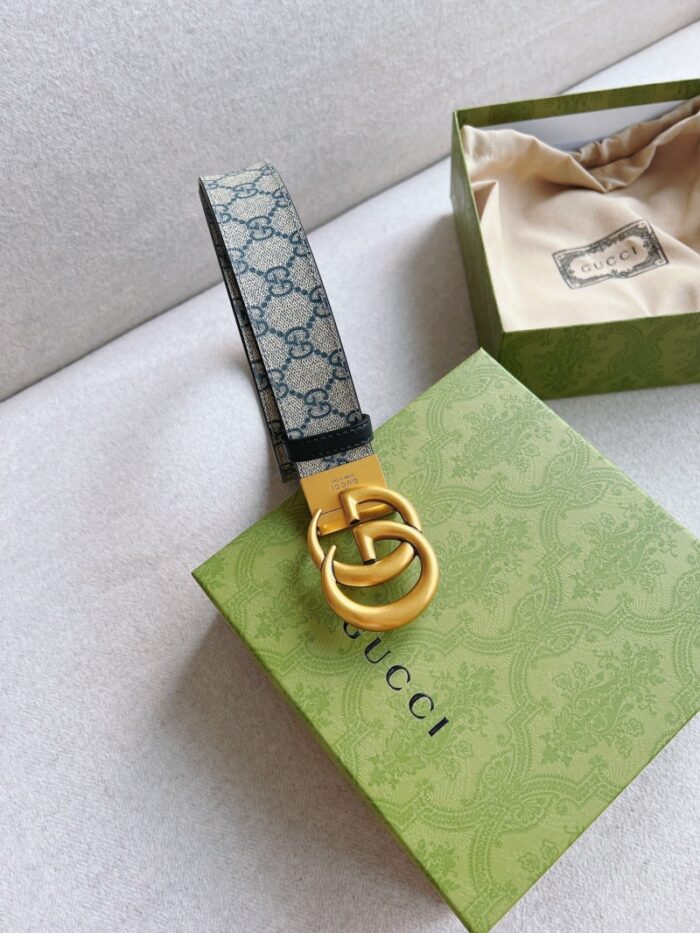 高仿GUCCI 双G带扣双面腰带 GG Supre金扣