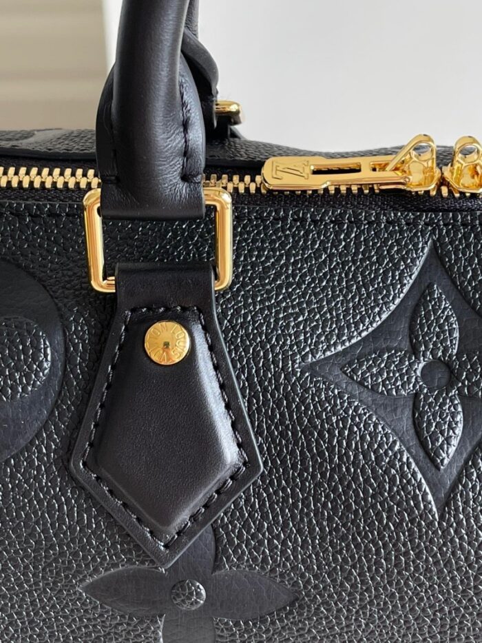 高仿LV SPEEDY BANDOULIERE 25 手袋 压纹软粒面牛皮革枕头包