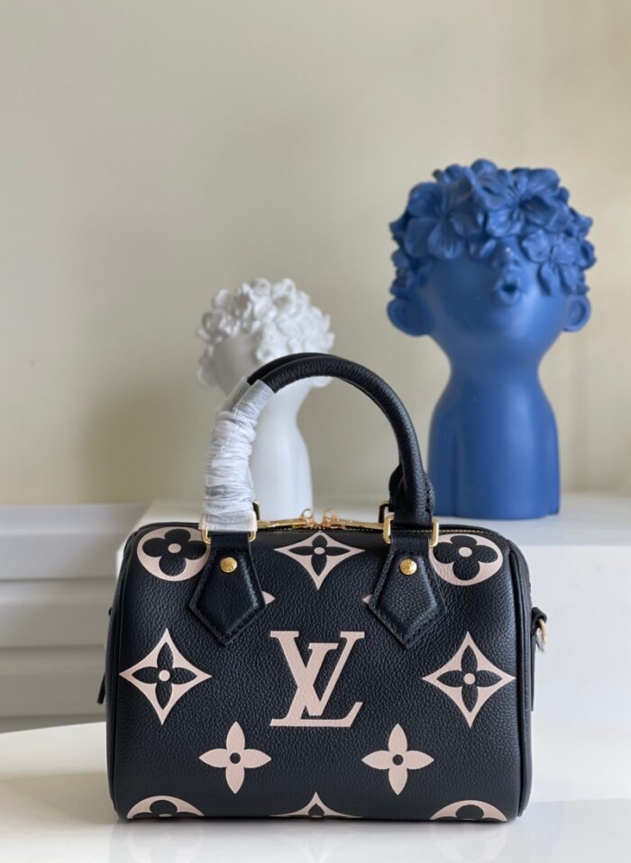 高仿LV SPEEDY BANDOULIERE 25 手袋 压纹粒面牛皮革枕头包