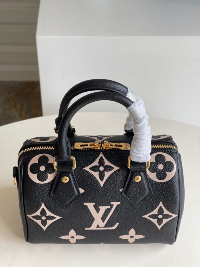 高仿LV SPEEDY BANDOULIERE 25 手袋 压纹粒面牛皮革枕头包