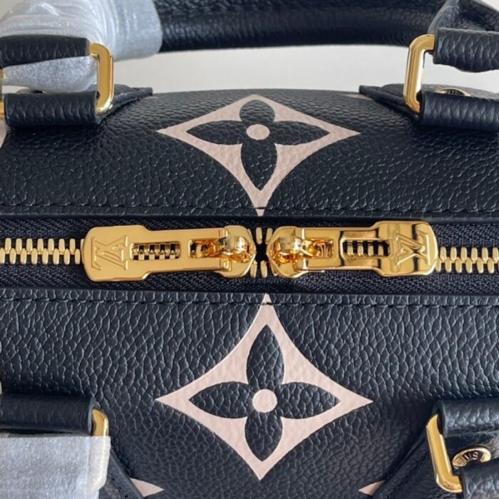 高仿LV SPEEDY BANDOULIERE 25 手袋 压纹粒面牛皮革枕头包