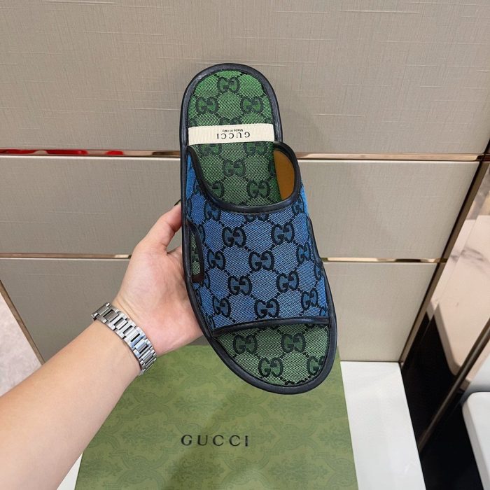 Gucci 男士 GG Supreme 凉鞋蓝色和绿色 624879