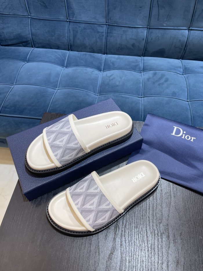 高仿迪奥（Christian Dior）男士水色凉鞋白色 CD