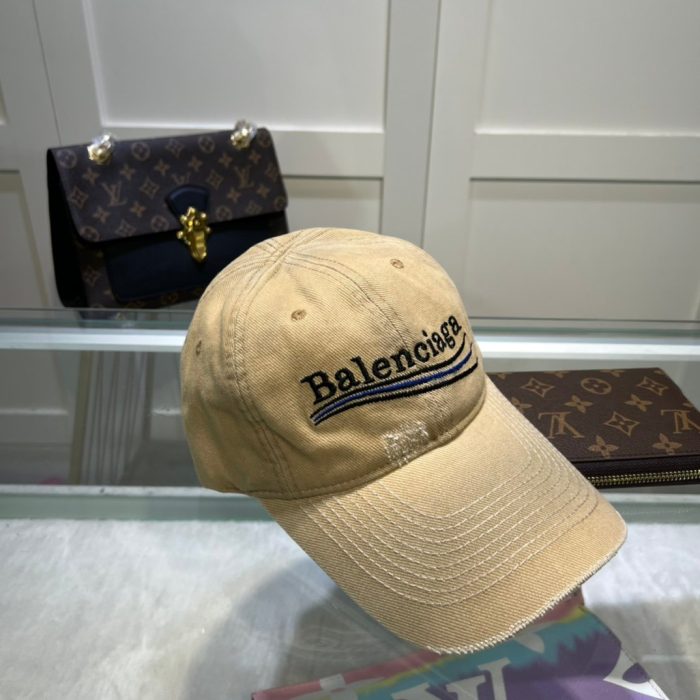 Balenciage 政治活动取消米色帽