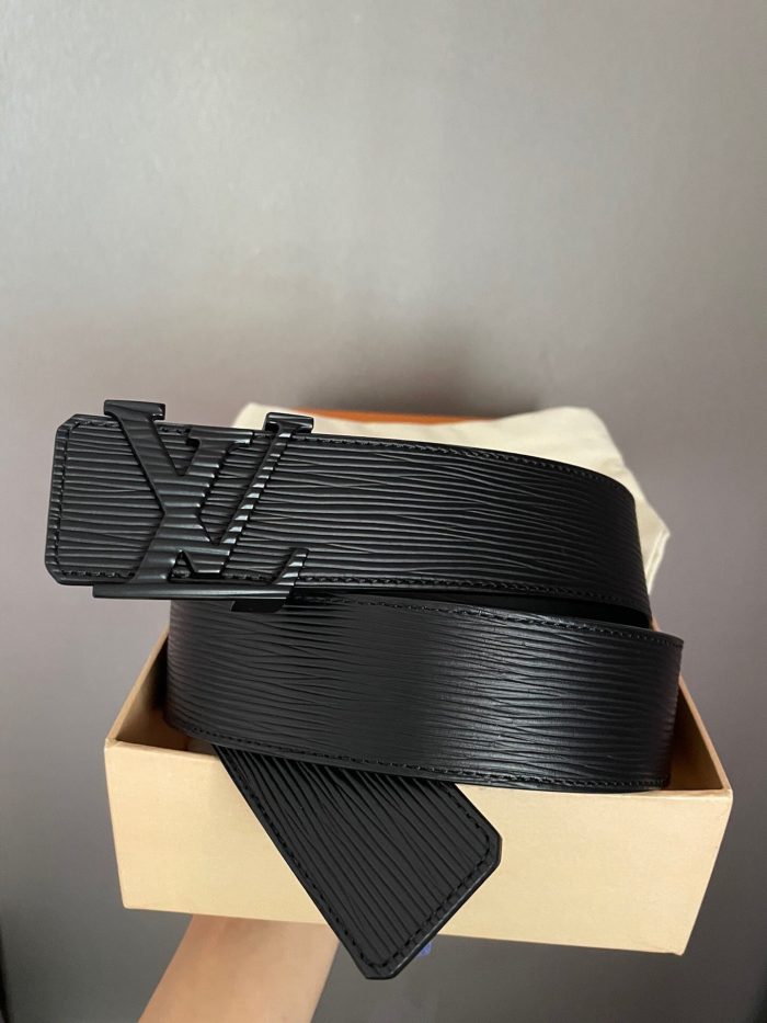 Louis Vuitton LV Initiales Epi 黑色，LV 女士皮带 M9229S