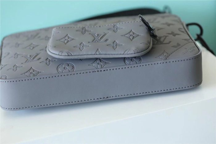 Louis Vuitton Trio Messenger Monogram Shadow By Virgil Ablohs 灰色 男士包袋、单肩包和斜挎包 9.5 英寸/25 厘米 LV