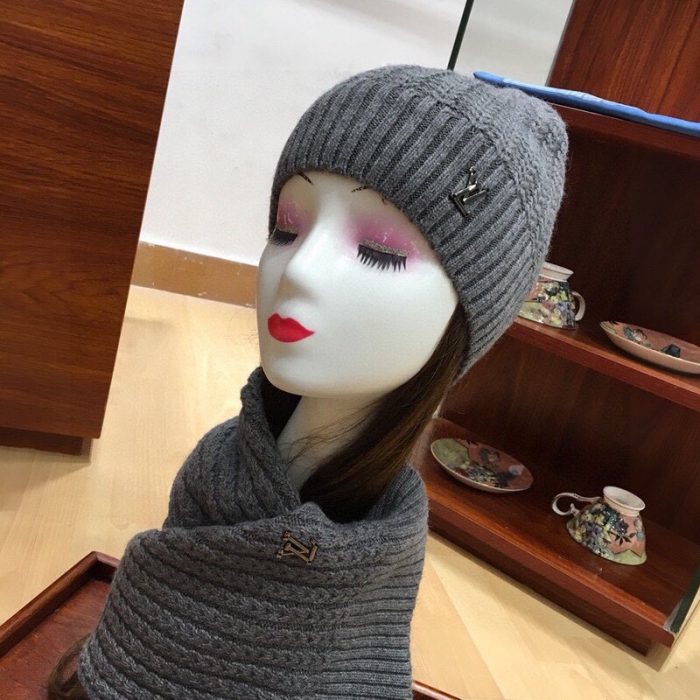 路易威登 Beanie &灰色围巾套装