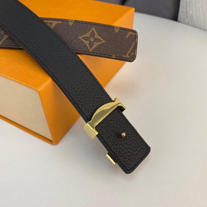 Louis Vuitton LV Initiales 双面腰带 Monogram 帆布，LV 女士腰带