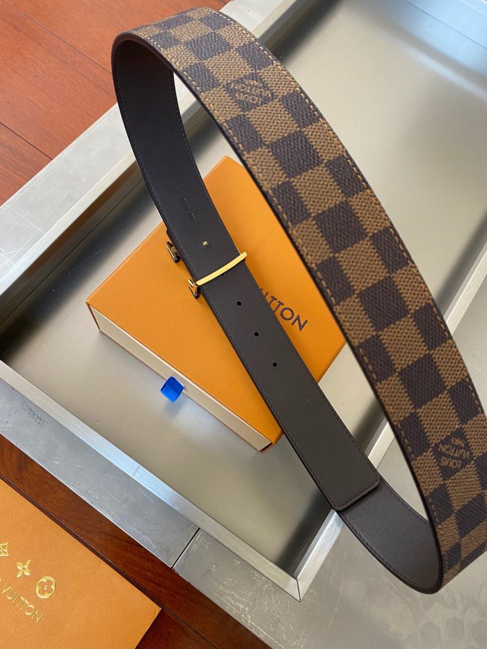 高仿Louis Vuitton 首字母双面 LV 腰带 Damier Ebene 帆布配黑色金属配件 LV 女士腰带