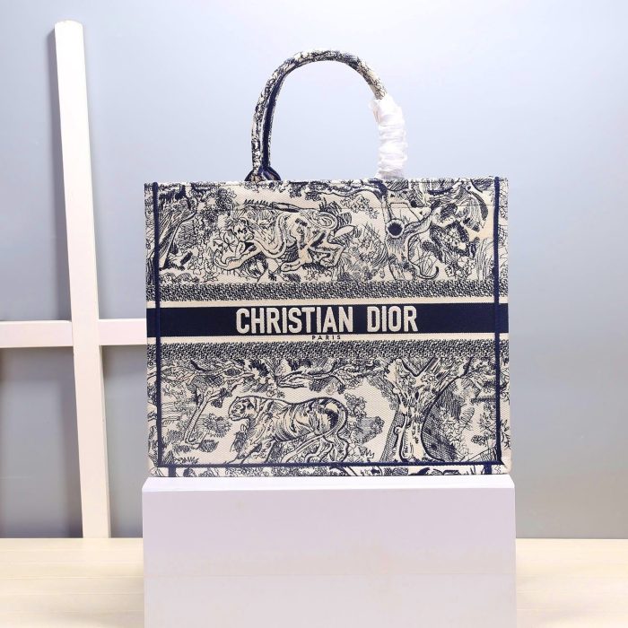 Christian Dior 女式大号 Dior 书包 16.5 英寸/42 厘米 CD M1286ZRIW（可根据要求刺绣姓名）