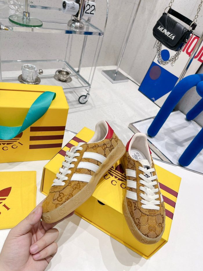 Gucci x Adidas 女式瞪羚运动鞋米色 GG 707868 UWV20 7162