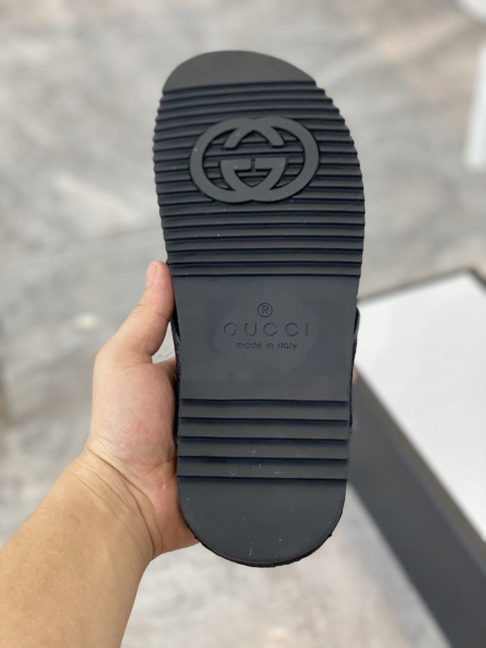 Gucci 男士 GG T 型带拖鞋黑色男士 429362