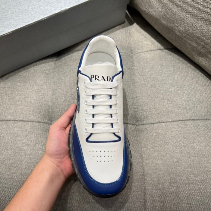 Prada Prax 01 男士运动鞋蓝色/白色 1.6 英寸/40 毫米 PRD